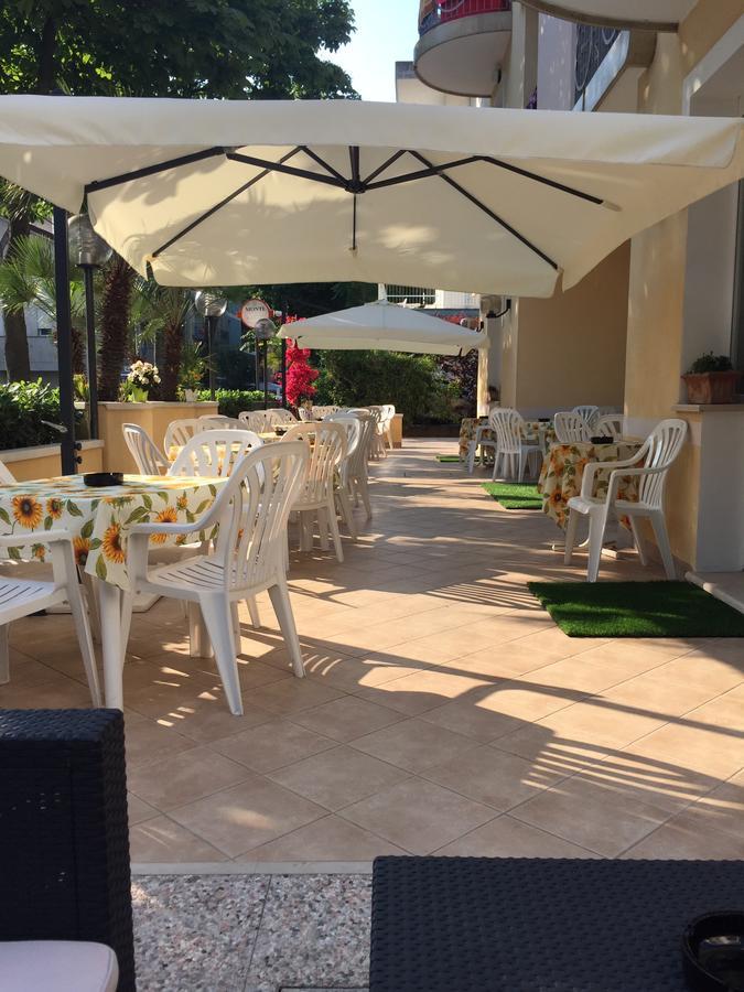 Hotel Monti Riccione Exterior foto