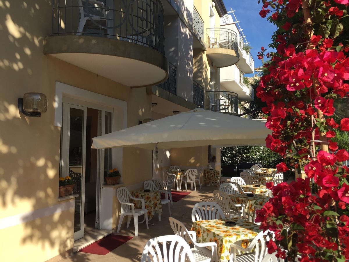 Hotel Monti Riccione Exterior foto